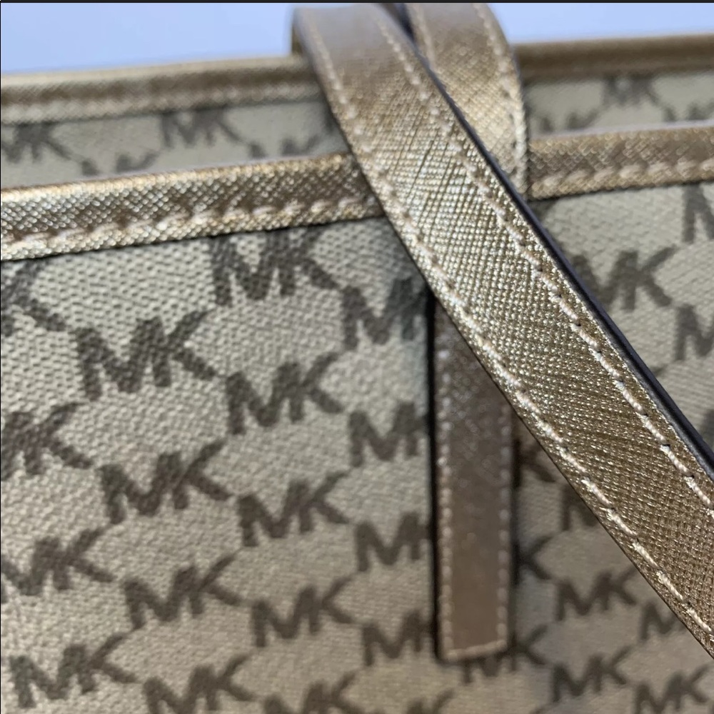 MICHAEL KORS EMRY Pale Gold Large Top Zip Tote - Picture 7 of 12